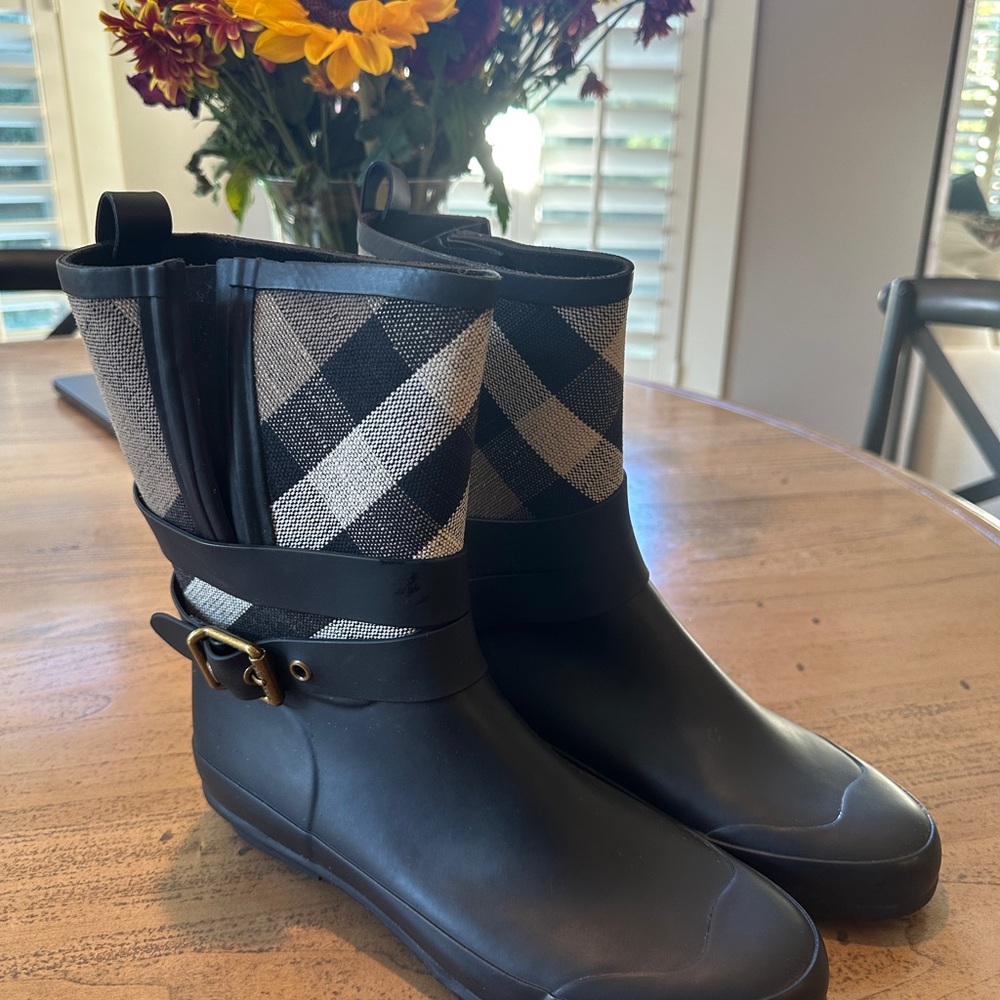 Burberry rubber rain boots size 39 8.5 excellent used condition